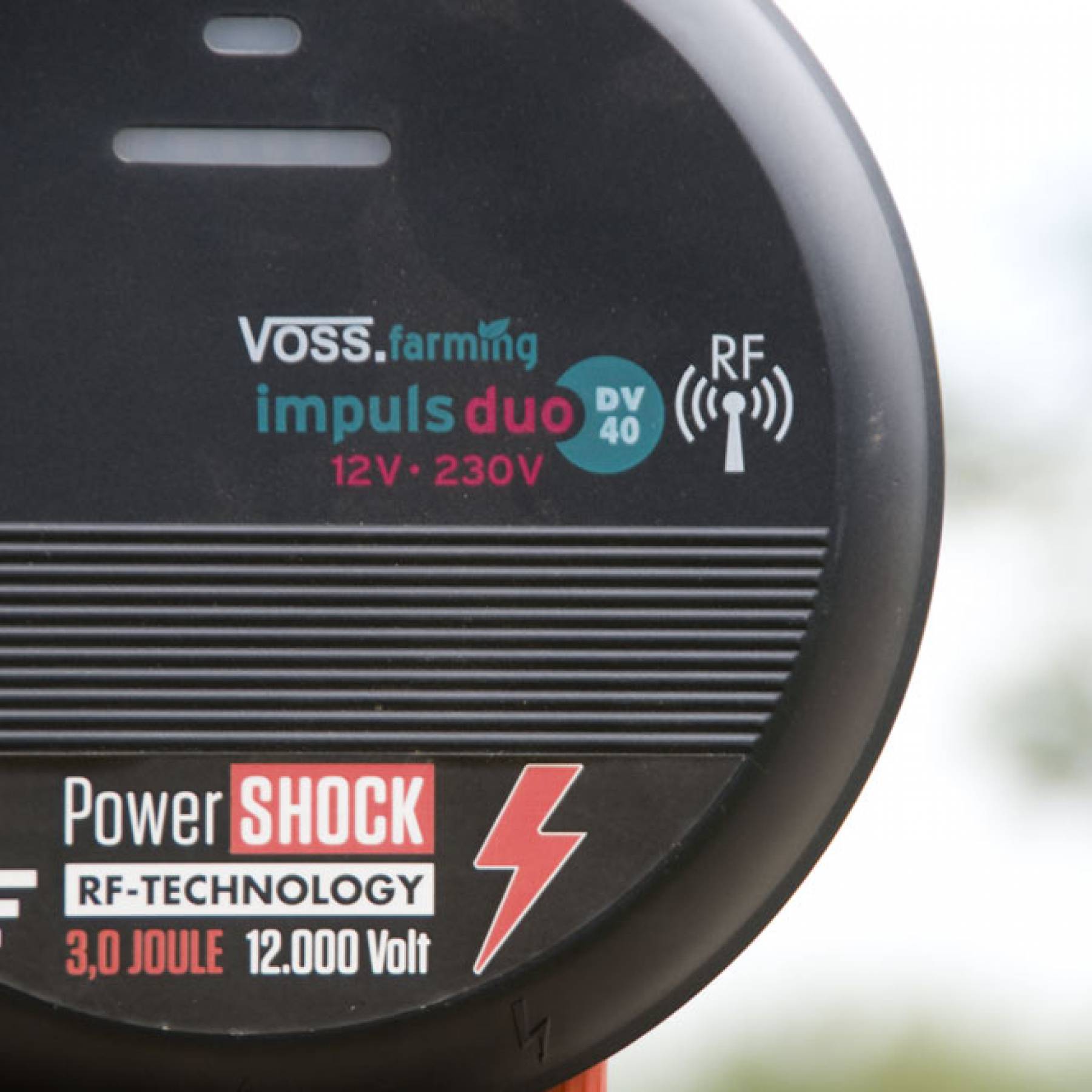Impuls duo RF- flexibles Weidezaungerät von VOSS.farming. Kann der Preishammer mit Fernbedienung im Test bestehen?